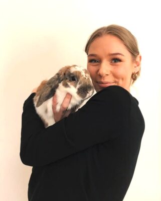 dr sarah brad dvm cat luxury shop australia 321x400 1